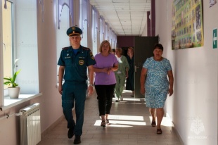 В преддверии нового учебного года инспекторы госпожнадзора посещают школы Брянщины